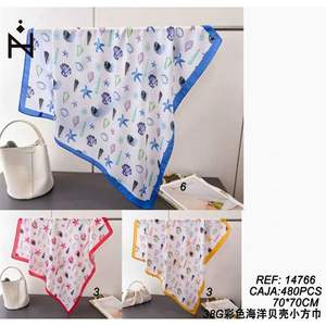 Pañuelo cuadrado pequeño con diseño de conchas marinas coloridas, 70x70 cm, 38 g, accesorio de moda para mujeres y hombres - Product Image 1