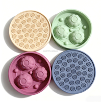 VaryWell Nouveau Modèle Très Vendu Plaque de Léchage Ronde 3 en 1 en Silicone pour Animaux de Compagnie (Chiens et Chats) avec Moules à Friandises Congelées et Anti-Dérapante pour Alimentation Lente