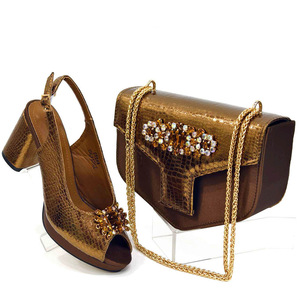 Large-sized lady's <b>pointed</b>-<b>toe</b> sandals paired with the same design single-shoulder bag (soft) handbag set. - Product Image 4