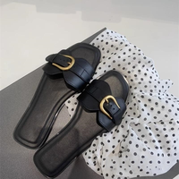 Sandales à bout carré et semelle souple pour femmes, avec boucle en métal minimaliste