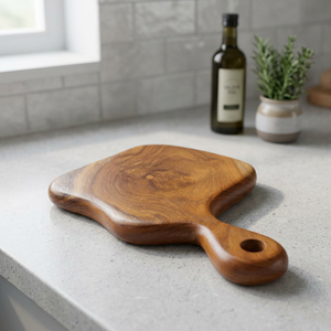 Tabla de Quesos Moderna Rústica de Madera de Teca con Borde Natural y Asa Integrada para Colgar - Product Image 3