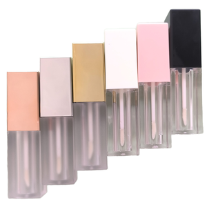 Tubes de brillant à lèvres mat avec logo personnalisé Bouteilles en plastique carrées avec <span class=keywords><strong>baguette</strong></span> dorée en rose, blanc, noir, couleurs de stock - Product Image 2