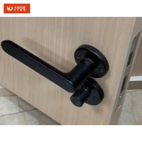 Porte en bois gravée avec un motif de lignes simples, portes intérieures modernes pour maisons et appartements, porte de chambre en MDF