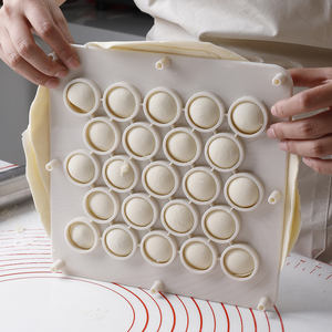 Ustensiles de cuisine : Moule à raviolis russes, moule à pelmeni en plastique, machine à presser la pâte pour la préparation de dumplings à la viande - Product Image 5