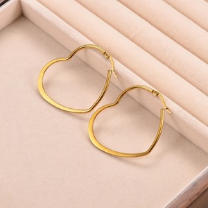 Grandes boucles d'oreilles créoles en acier inoxydable, minimalistes et élégantes, bijoux romantiques en métal en forme de cœur - Product Image 3