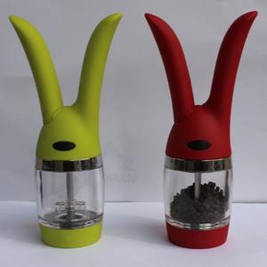 Moulin à poivre créatif portable en forme de lapin, moulin à sel en céramique pour les voyages et l'usage domestique MG753 Origine Zhejiang - Product Image 1