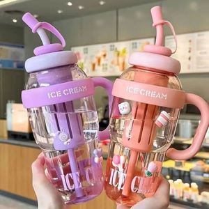 DD4304 Bouteille en plastique PP de 1200 ml pour café, grande capacité, avec paille et corde, filtre à thé, sûre pour les enfants, compatible lave-vaisselle, vente en gros - Product Image 1