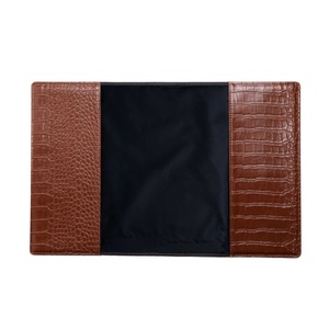<span class=keywords><strong>Couverture</strong></span> <span class=keywords><strong>de</strong></span> <span class=keywords><strong>livre</strong></span> en cuir PU à motif crocodile <span class=keywords><strong>de</strong></span> luxe, logo <span class=keywords><strong>personnalisé</strong></span> en relief, <span class=keywords><strong>couverture</strong></span> rigide pour carnet A5, <span class=keywords><strong>couverture</strong></span> <span class=keywords><strong>de</strong></span> planificateur - Product Image 1