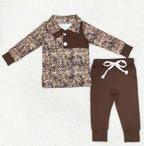 Pijama navideño de camión para niños pequeños, camisa con botones y cuello redondo, pantalones deportivos rojos, conjunto para niños - Product Image 4