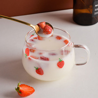 Conception personnalisée Tasse en verre transparent avec couvercle et paille Gobelet en verre tasse à café glacé avec impression fraise