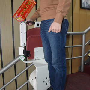 Ascenseur pour handicapés bon marché Ascenseur pour vieil homme Chaise <span class=keywords><strong>monte</strong></span>-<span class=keywords><strong>escalier</strong></span> droit Ascenseur de chaise <span class=keywords><strong>d</strong></span>'<span class=keywords><strong>escalier</strong></span> - Product Image 6