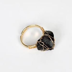 Anillo Ajustable de Acero Inoxidable al por Mayor, Estilo Vintage para Mujer, con Cristal Irregular en Bruto y Alambre Enrollado a Mano - Product Image 5