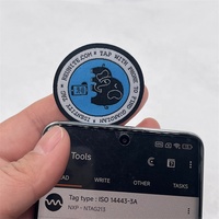Étiquette de col tissée personnalisée en coton biologique satiné avec puce NFC pour vêtements