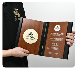Placa de Honor de <span class=keywords><strong>Madera</strong></span> Maciza Personalizable con Diseño Impreso UV, de Alta Gama, Lavable, con Bisagra <span class=keywords><strong>para</strong></span> Libros, <span class=keywords><strong>para</strong></span> Uso en Señalización Comercial y Autorizaciones - Product Image 2