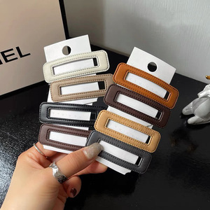 90s 2023 nouveau design mode faux cuir diverses couleurs unies pinces à cheveux pour femmes accessoires de cheveux frange épingle à cheveux <span class=keywords><strong>facile</strong></span> à assortir - Product Image 1