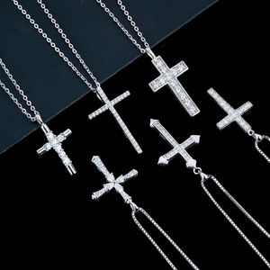 Suministro Directo Popular Colgante de Cruz de Plata de Ley S925 con Moissanita VVS1 Engastada en Garra, Collar Católico Chapado en Oro Blanco - Product Image 2