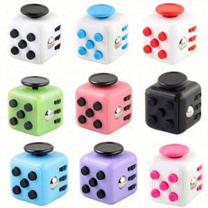 Cubes de couleur anti-stress, jouet de décompression, jeux anti-stress pour adultes et enfants, matériau plastique ABS, cadeau d'aventure et de camping - Product Image 2
