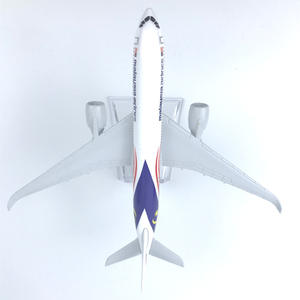 Modèle d'avion en métal moulé sous pression Malaysia Airlines <span class=keywords><strong>Airbus</strong></span> <span class=keywords><strong>A350</strong></span>-900 de 16 cm avec support - Product Image 2