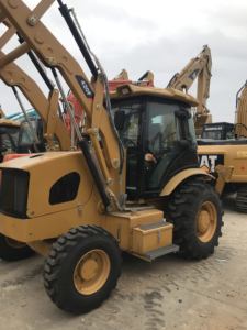 Chargeuse compacte sur pneus et pelle rétrocaveuse CAT 420F 4x4 de 9 tonnes, modèle 2020, avec moteur Cummins, boîte de vitesses, pompe et roulement - Product Image 6