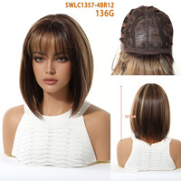 Perruque Courte Droite Ondulée Marron Dégradé Faite à la Machine avec Frange Effilée, Cheveux Naturels Réalistes en Fibre Haute Température