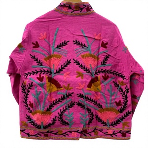 Blouson bomber réversible en velours tricoté brodé Suzani rose, style vintage hippie, automne-hiver, respirant, en nylon et laine - Product Image 2