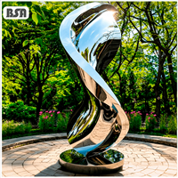 Sculpture abstraite en acier inoxydable torsadé de grande taille pour l'extérieur, polie miroir, statue en métal pour aménagement paysager de parc public BSA