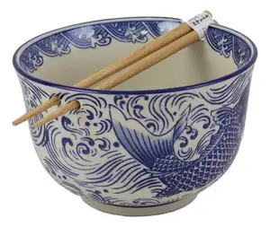 Chinês tradicional cerâmica azul e branco koi peixe ramen sopa tigela com hashi