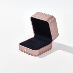 Caja de Anillo Cuadrada Rosa de Microfibra Personalizada de Fábrica FANXI, Caja de Joyería de Cuero PU con Ángulo Recto - Product Image 4
