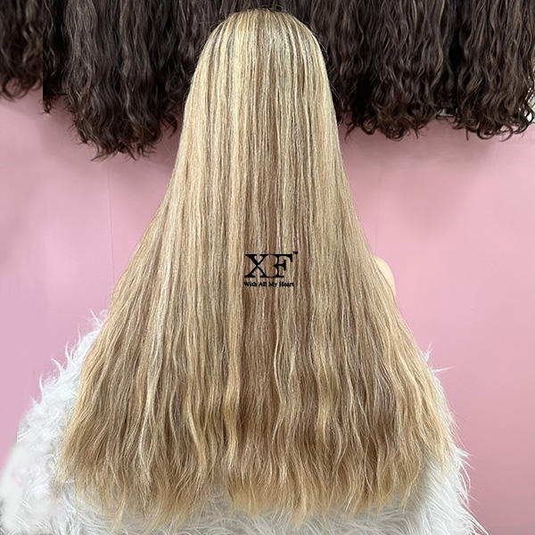 Colore biondo chiaro