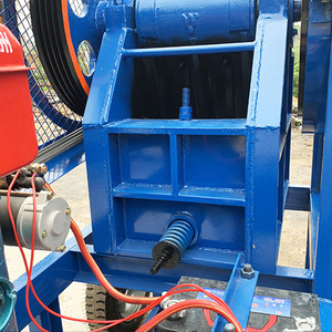Petit concasseur à mâchoires portable avec une capacité élevée, une longue durée de vie et un fonctionnement autonome pour l'extraction à distance de pierres et de minerais - Product Image 1