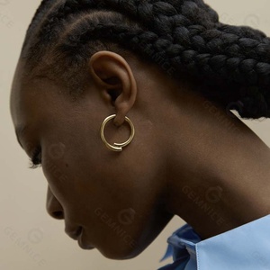 Gemnel Alltags kleidung moderner Schmuck 18 Karat Gold für Frauen röhrenförmige große Kreis Creolen - Product Image 2