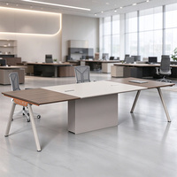 Table de conférence professionnelle à surface large, bureau de réunion avec pieds en métal, idéale pour les projets de bureaux et salles de réunion d'entreprise
