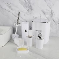 Ensemble de Salle de Bain de Luxe 6 Pièces en Plastique pour la Maison, Comprenant une Poubelle, une Boîte à Savon, une Tasse, et une Brosse WC