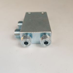 Connecteur hydraulique quatre voies Doosan pour accessoires de mât D20G D25G D30G, montage sur panneau, métal argenté - Product Image 4