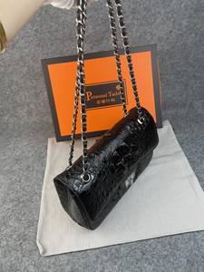 Sac à bandoulière de luxe pour femme, style vintage, en cuir véritable, avec fermeture à bouton, portable et facile à transporter - Product Image 1
