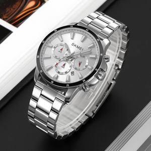 Reloj de cuarzo elegante con movimiento fiable y esencial para el uso diario, que ofrece una precisión en la indicación de la hora en un estilo moderno y versátil. - Product Image 2