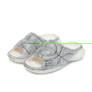 รองเท้าแตะผู้หญิงแบบหนาประดับเพชร รุ่นใหม่ปี 2026 แฟชั่นรองเท้าแตะแบบสวมประดับเพชร รองเท้าแตะชายหาดยอดนิยมบนอินเทอร์เน็ต - Product Image 3