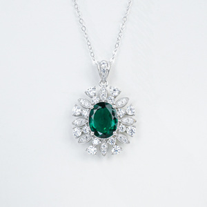 Collier en argent sterling 925 avec émeraude créée en laboratoire, style P1065 - Product Image 1