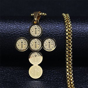 Colar com Pingente de Cruz Banhado a Ouro, Corrente Figaro de Aço Inoxidável, Crucifixo de São Bento para Homens - Product Image 1