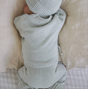 Conjunto de 4 Piezas de Ropa Tejida para Bebé Recién Nacido: Top, Pantalones, Gorro y Calcetines, Modelo Bring Me Home - Product Image 6