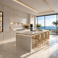 Meubles de cuisine modulaires blancs brillants de luxe avec îlot en marbre, finition dorée, éclairage LED et robinet pour projets de villas et appartements côtiers