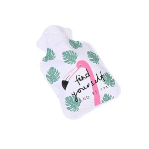 Linda botella de agua caliente portátil con diseño de flamenco y gato, calentador de manos de dibujos animados para niñas y estudiantes. - Product Image 5