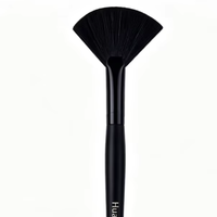 Pinceau de maquillage professionnel en bois en forme d'éventail pour le visage, idéal pour le surligneur, le contour, la poudre et le blush – Outil cosmétique unique pour la beauté