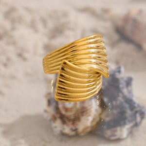 Anello Geometrico Inusuale XY 2670 in Acciaio Inossidabile, Anello Semplice in Metallo Placcato Oro 18K PVD, Antiallergico - Product Image 5