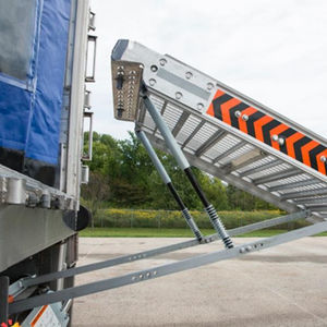 כבד משאיות מגיע עם שלהם הרמת פלטפורמה - Product Image 1