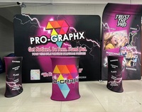 Stand Portátil para Ferias Comerciales con Estructura Retráctil Automática, Tela Cuadrada, Sistema de Tensión, Tipo Pop-up, Podio Ovalado Promocional