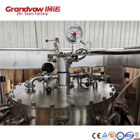 Machine automatique de remplissage et de bouchage de bouteilles de petite taille pour boissons gazeuses, eau et bière en fût