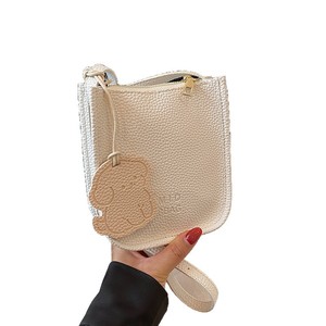 Bolso de Mano Tipo Cubo, Popular Este Año, Estilo Coreano 2025, Moderno y Versátil, para Llevar al Hombro o Cruzado - Product Image 5