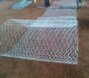 Rollo de Malla Hexagonal Galvanizada con Trenzado Cuadrado, Malla de Alambre para Pollos Resistente a la Corrosión para Recintos de Animales y Gaviones de Piedra - Product Image 3