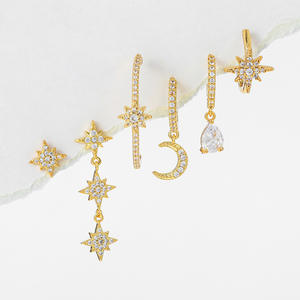 ट्रेंडी क्रेसेंट सन और मून जिरकॉन ईयररिंग्स ने 925 के चांदी के स्टड इयररिंग्स के साथ हाइपोएलर्जेनिक धातुओं को तैयार किया है। - Product Image 2